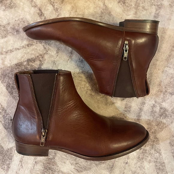 Frye Carly Zip Chelsea Leather Booties, Sz 10, Cognac - Picture 4 of 9